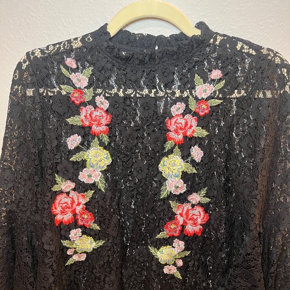 Jealous Tomate Black Lace Top Rosses Ruffle Sleeves Size S - Picture 6 of 9